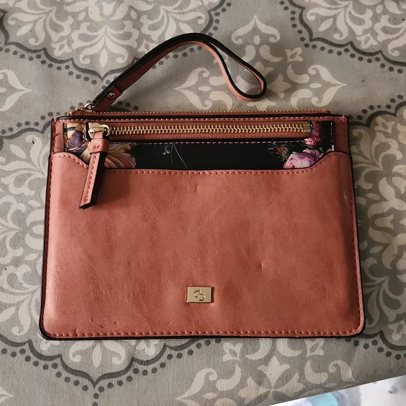 Beautiful Wristlet - Picture 1 of 6